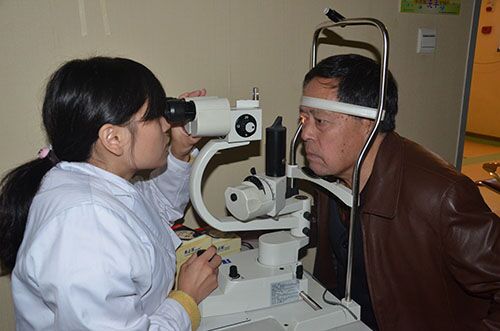 新疆白内障患者跨越千里普瑞求医