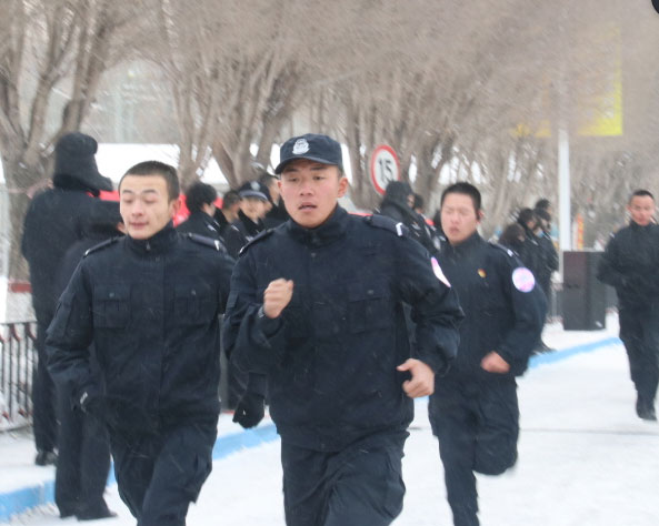 新疆大学生公益跑活动走进新疆司法警官学校