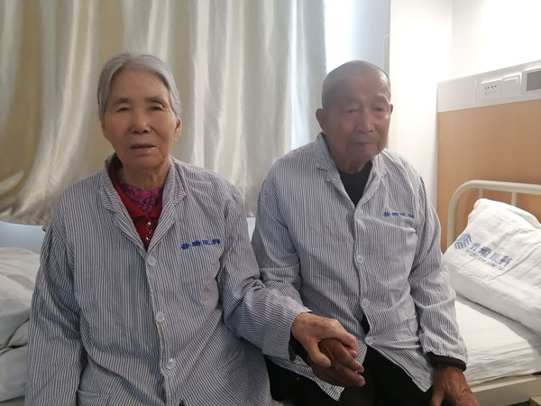 此生无悔，92岁金婚夫妇同时在普瑞眼科接受白内障手术