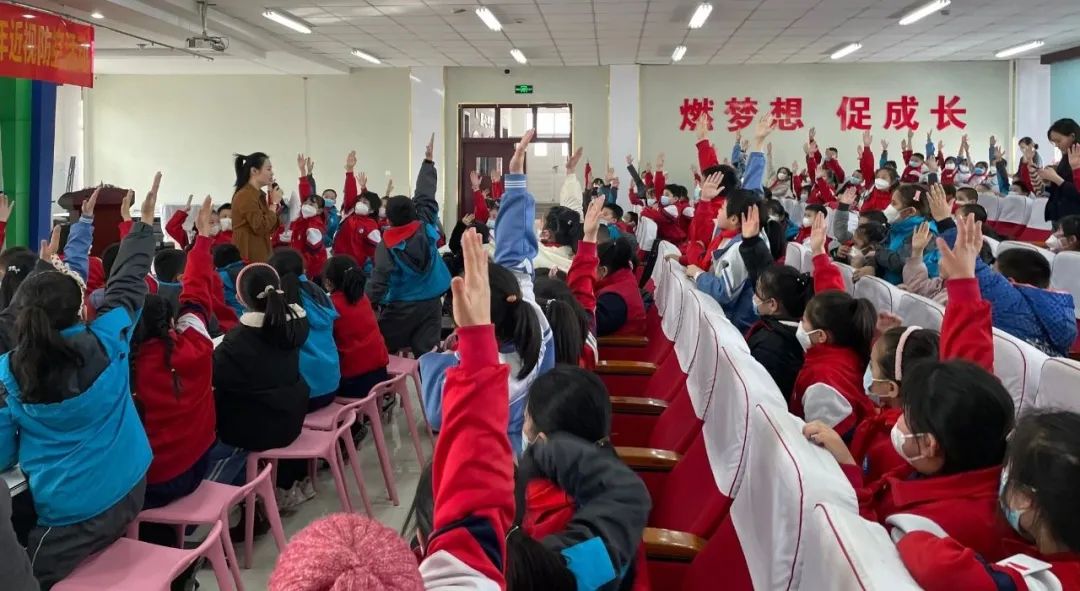 新疆广播电视台《花样童年》栏目组携手普瑞眼科走进校园
